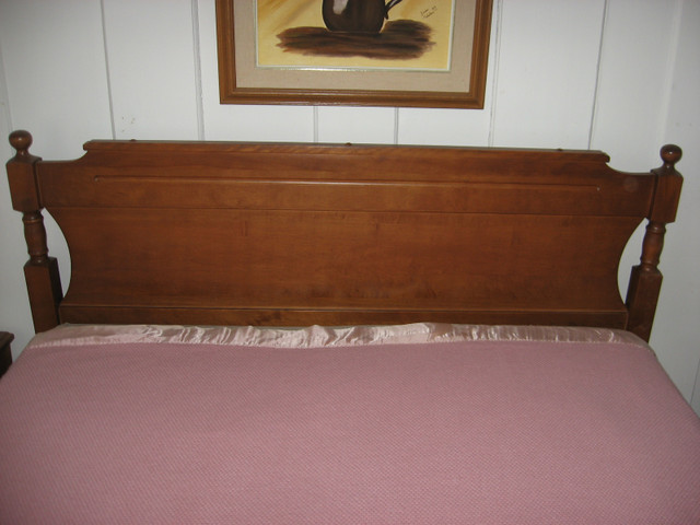 Set de chambre dans Lits et matelas  à Lévis - Image 4