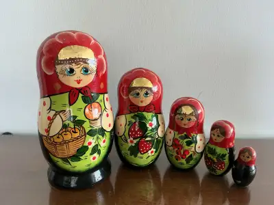 Beautiful vintage Matryoshka nesting doll set of 5. In excellent condition. Largest doll is 6 1/4 in...