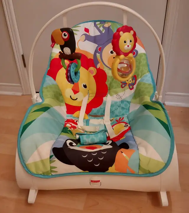 Fisher Price Infant to Toddler Rocker Bouncer , Batteries includ in Playpens, Swings & Saucers in Oakville / Halton Region - Image 2