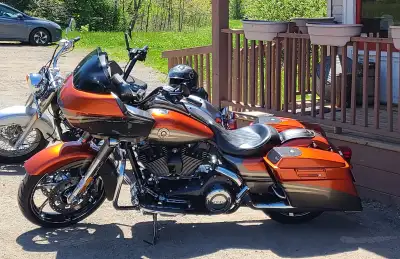 2013 CVO Road Glide, 14000KM, kept in heated garage, Rinehart Classic true dual exhaust, New tires,...