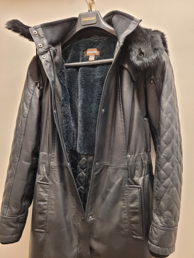 Ladies Danier black leather winter coat in Women's - Tops & Outerwear in Winnipeg - Image 3