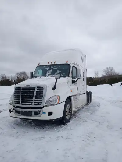 2016 Freightliner Cascadia. DD15 engine. 10 speed manual transmission. Runs very well. Tires in very...
