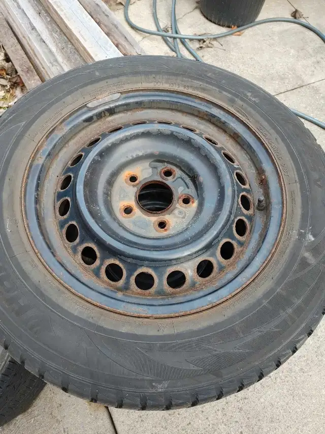 Winter tires with rims. Hankook 215/65/16 in Tires & Rims in Mississauga / Peel Region - Image 4