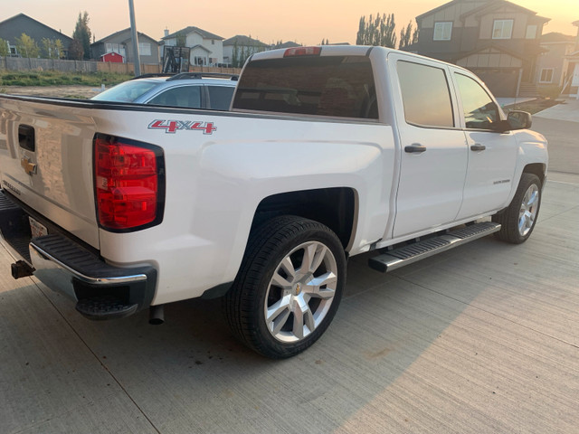 2017 Chevrolet Silverado 1500 crew cab 4x4 5.3l in Cars & Trucks in St. Albert - Image 3
