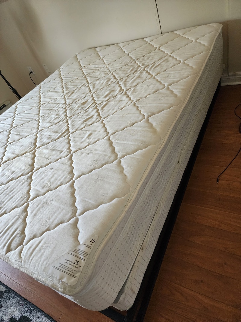 Queen size mattress with bedbox and sturdy base Beds & Mattresses