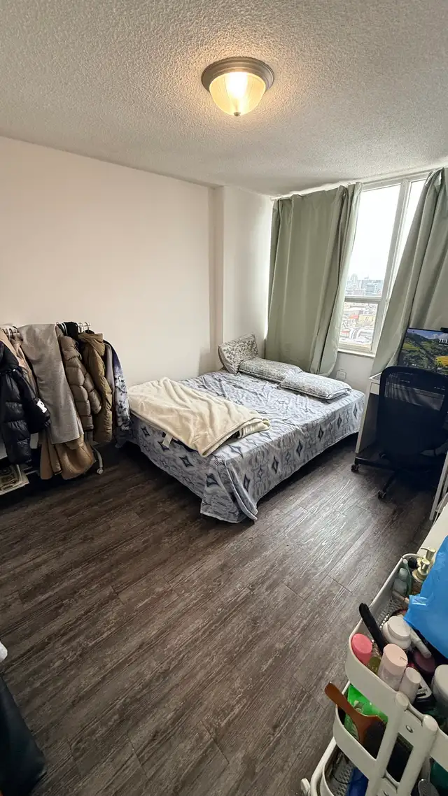 1 BEDROOM WITH  LIVING ROOM FOR COUPLE OR WOMAN