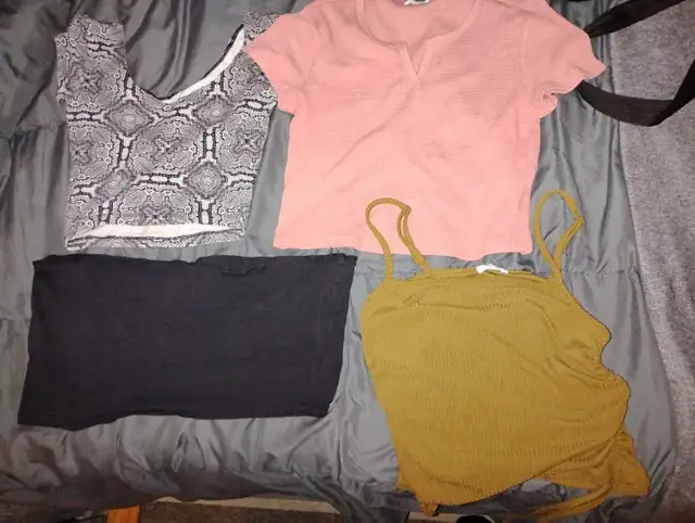 Women's Crop Top and Tank Top Bundle in Multi-item in Kingston - Image 2