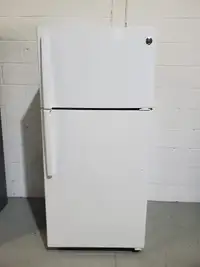 GE fridge 28″ GTE15CTHRWW Used 62" height used with warranty