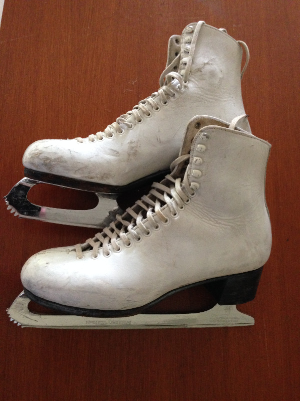 Knebli Figure Skates Size 6.5 with MK Dance Blades dans Patins et patins à roulettes  à Kingston