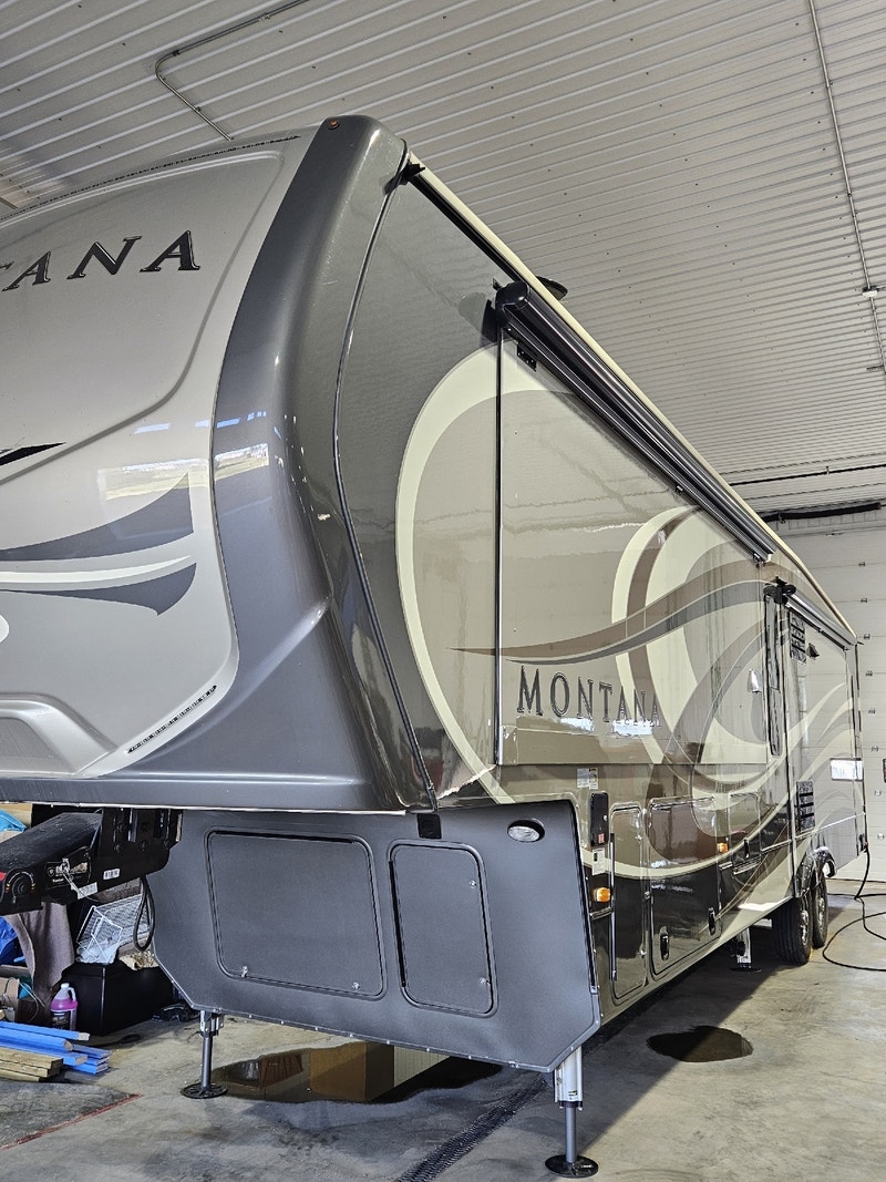 Montana Legacy 2018 5th wheel trailer Travel Trailers & Campers