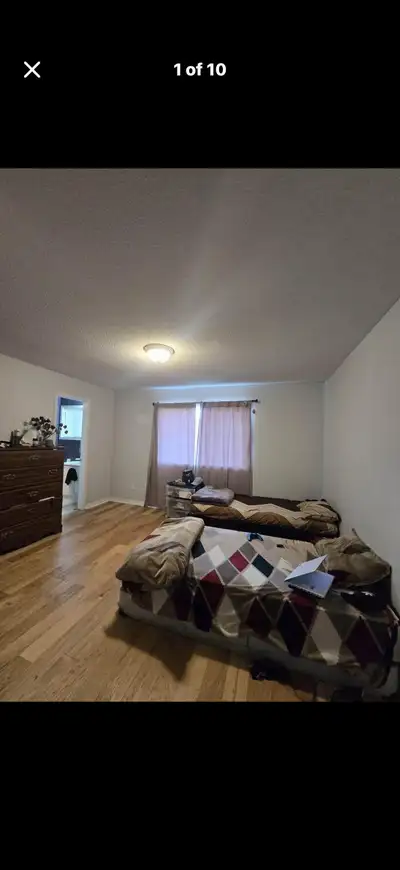 The room is available for rent at Brighton Road, Barrie, Ontario. I am renting out a spacious master...