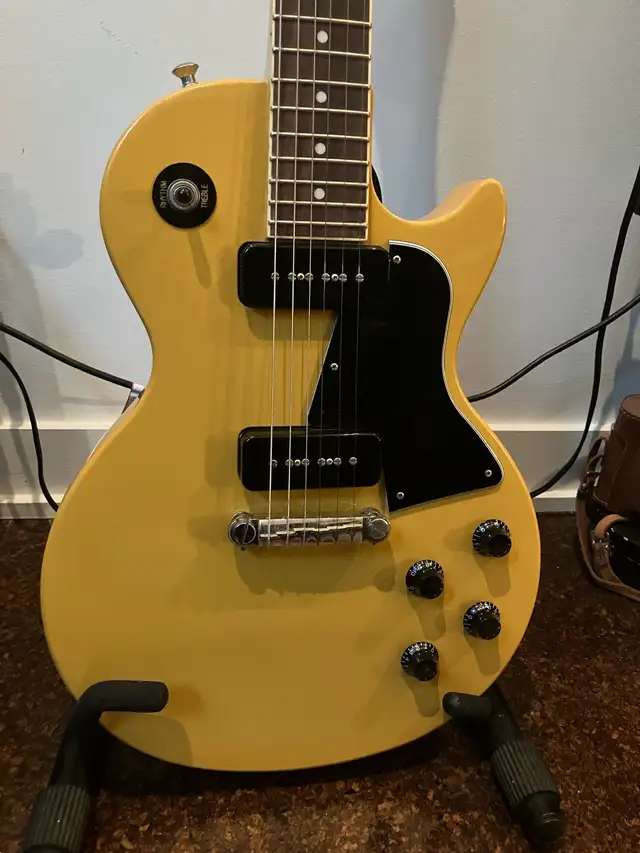Epiphone Les Paul Special  in Guitars in City of Toronto - Image 8