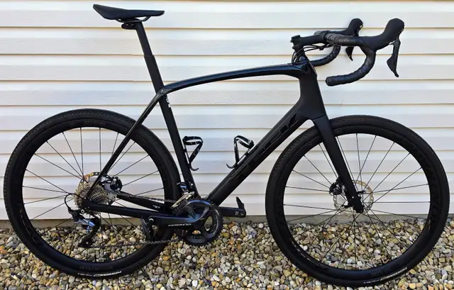 2020 Trek Domane SL 6 Carbon Road/Gravel Bike – 60 cm – Carbon W in Road in Calgary - Image 7