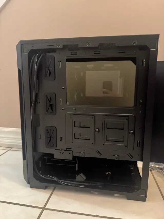Corsair ICUE 220T Case in Desktop Computers in Oakville / Halton Region - Image 9