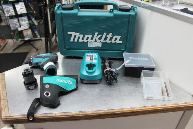 Makita 12V Impact Driver, Battery, Charger, Case in Power Tools in Peterborough - Image 3