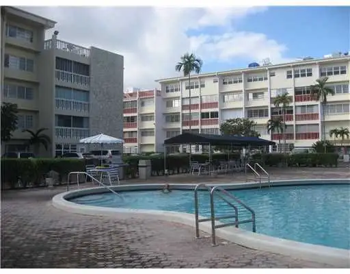 Gulfstreams Gardens-  Hallandale Beach Condo For Rent in Florida in Canada - Image 4