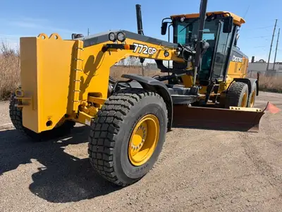 Very nice and super clean low hour 2020 John Deere 772GP AWD motor grader. ONLY 6953 hours!! Ex Muni...