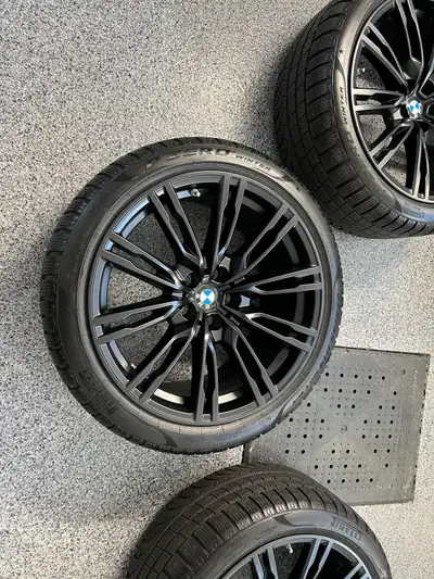 Pirelli P Zero Complete set mags with tires BMW M class Excellent condition 275/35 R19 Pirelli P Zer...