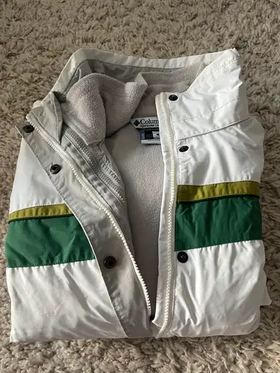 Like new snowboarding/ ski Columbia ladies jacket size L , View more