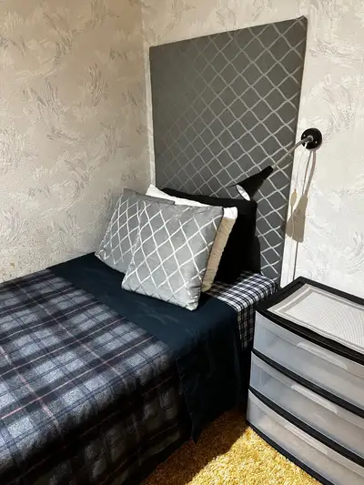 Monthly Rental doable, the room is fully furnished. All utilities included and Hi-Speed Wi-fi. The l...