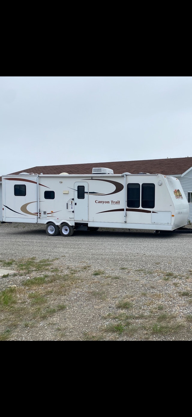 2008 32’ Canyon Trail by Gulf Stream Bumper Tow Travel Trailers