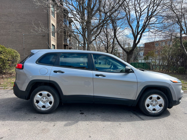 JEEP Cherokee Sport 2016 dans Autos et camions  à Longueuil/Rive Sud - Image 4