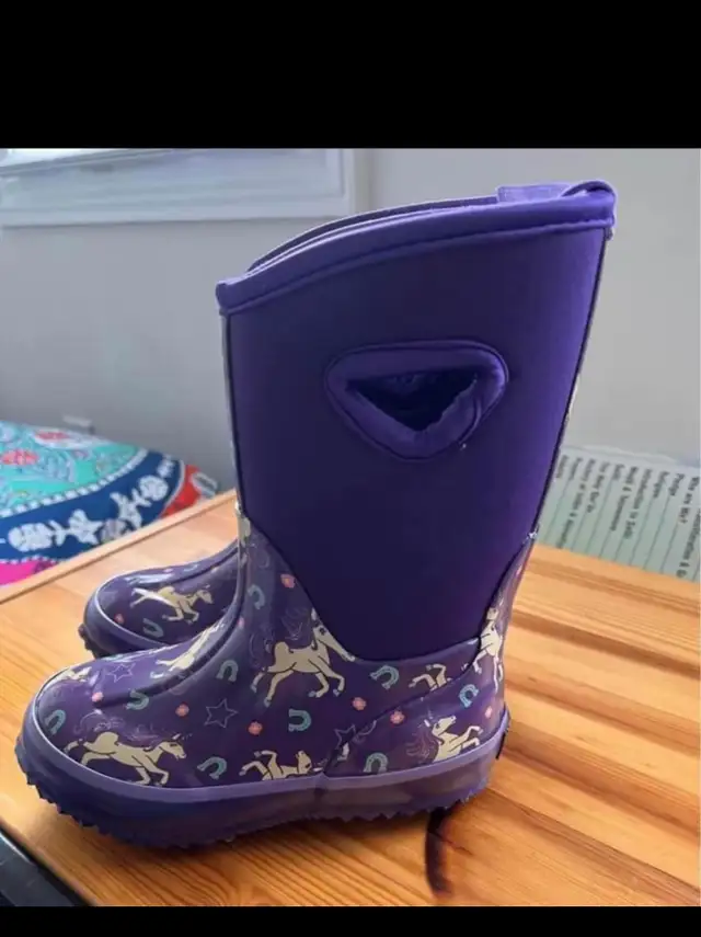 Kids winter shoes size 9 in Kids & Youth in Mississauga / Peel Region - Image 3