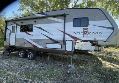2016 Starcraft Fifth Wheel Camper. 25 feet long, one slide, electic awning, tires new spring of 2024...