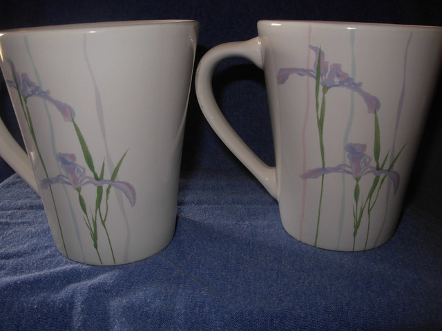 Two pretty mugs in Kitchen & Dining Wares in Kitchener / Waterloo - Image 2