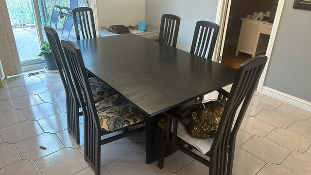 Table de salle à manger avec 6 chaises en bois. dans Mobilier de salle à manger et cuisine  à Saint-Hyacinthe - Image 4
