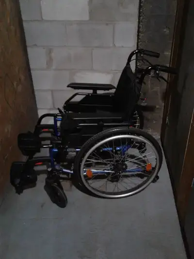 FAUTEUIL ROULANT PLIABLE, View more