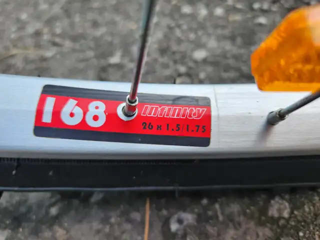 Vélo montagne in Mountain in City of Montréal - Image 4