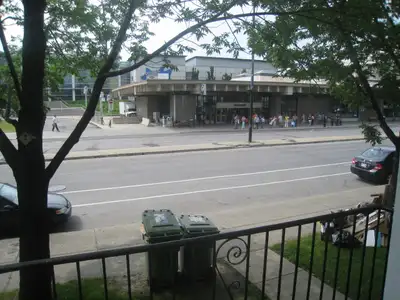 Grand 4 1/2 meublé - dernier étage / Face Métro Viau / JUILLET