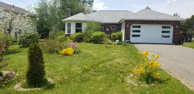 Furnished and Modern 2-Bedroom Lower-Level Suite in Desirable West Royalty Available October 1st, Re...
