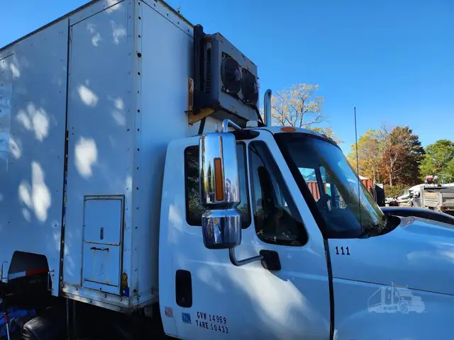 2003 International 4300 in Heavy Trucks in Hamilton - Image 5