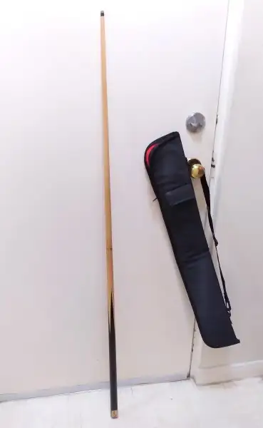 Quality Vintage Snooker Cue with Case.