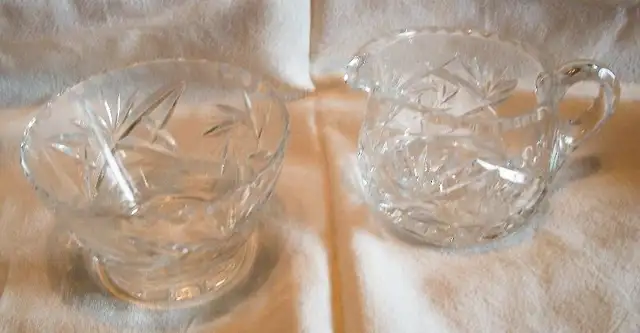 Vintage Pinwheel Crystal Cream and Sugar in Arts & Collectibles in Longueuil / South Shore - Image 2