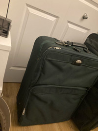 medium suitcase luggage / valise Samsonite