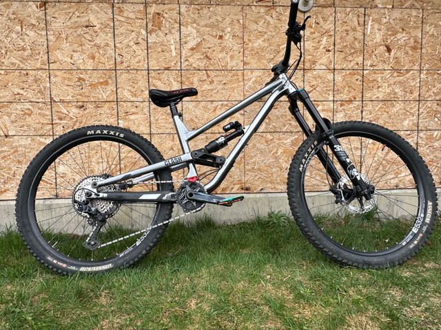 2021 Commencal Clash Size Medium in Mountain in Cranbrook - Image 2