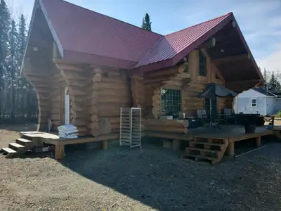 Yukon Log Home with Large Heated Shop on 1 Acre – Beaver Creek, Yukon Experience the freedom and lif...