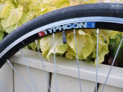 Roue avant de vélos 700X38C TYPHOON à paroi double avec pneu, View more