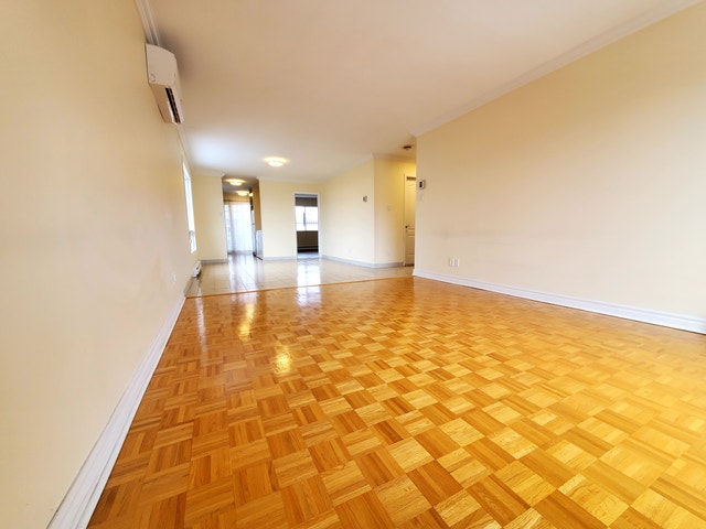 SUPERBE 4 1/2 RÉNOVÉ. AVEC A/C. SECTEUR EN DEMANDE.TRÈS ENSOLLEI — photo 3