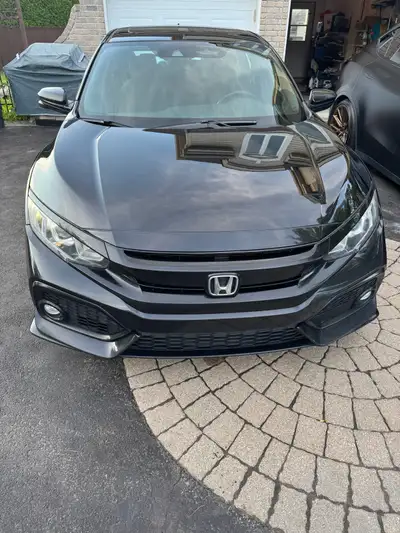 Honda Civic EX Hatchback Sport 2017 en excellente condition. Véhicule très propre, fiable et bien en...