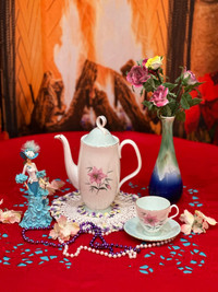 14 pieces Demitasse cups, tea / coffee pot set Royal Albert 