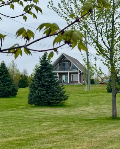Beautiful 2-Bedroom Home with Water Views & Water Access – St. Louis de Kent, New Brunswick 1½-bath...