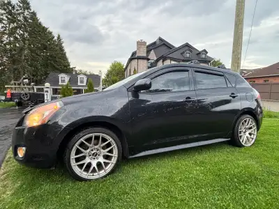 2009 Pontiac Vibe fully loaded model with sunroof and special factory, order, leather seats, skirts,...