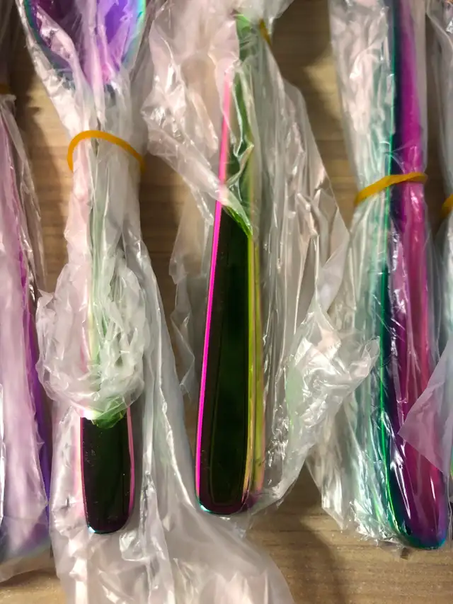 New ReaNea Rainbow Titanium Plating Flatware Set (40 Pieces) in Kitchen & Dining Wares in City of Toronto - Image 7