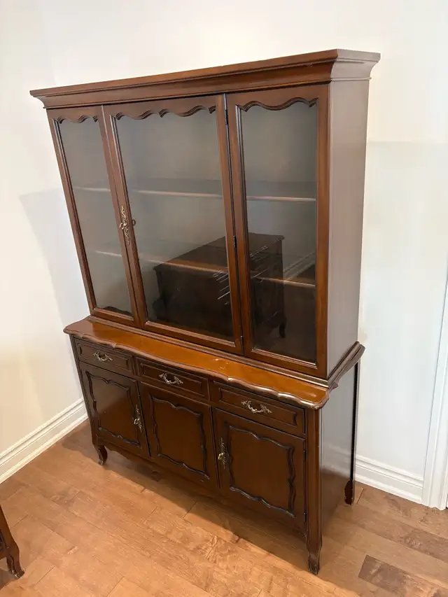 Vintage French Provincial Hutch & Sideboard Cabinet set in Hutches & Display Cabinets in Markham / York Region - Image 4