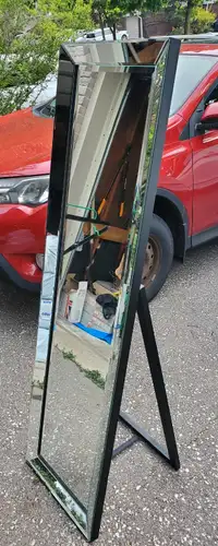 Standing rectangular mirror 
