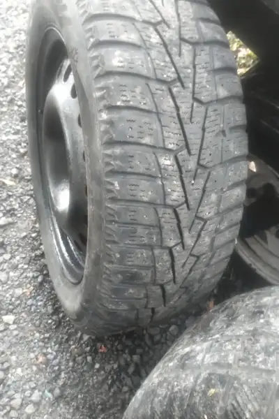 17" steel rims for all Hyundis and other cars. they were in a 2014 Hyundai Sonata. Size; 17x6.5 inch...